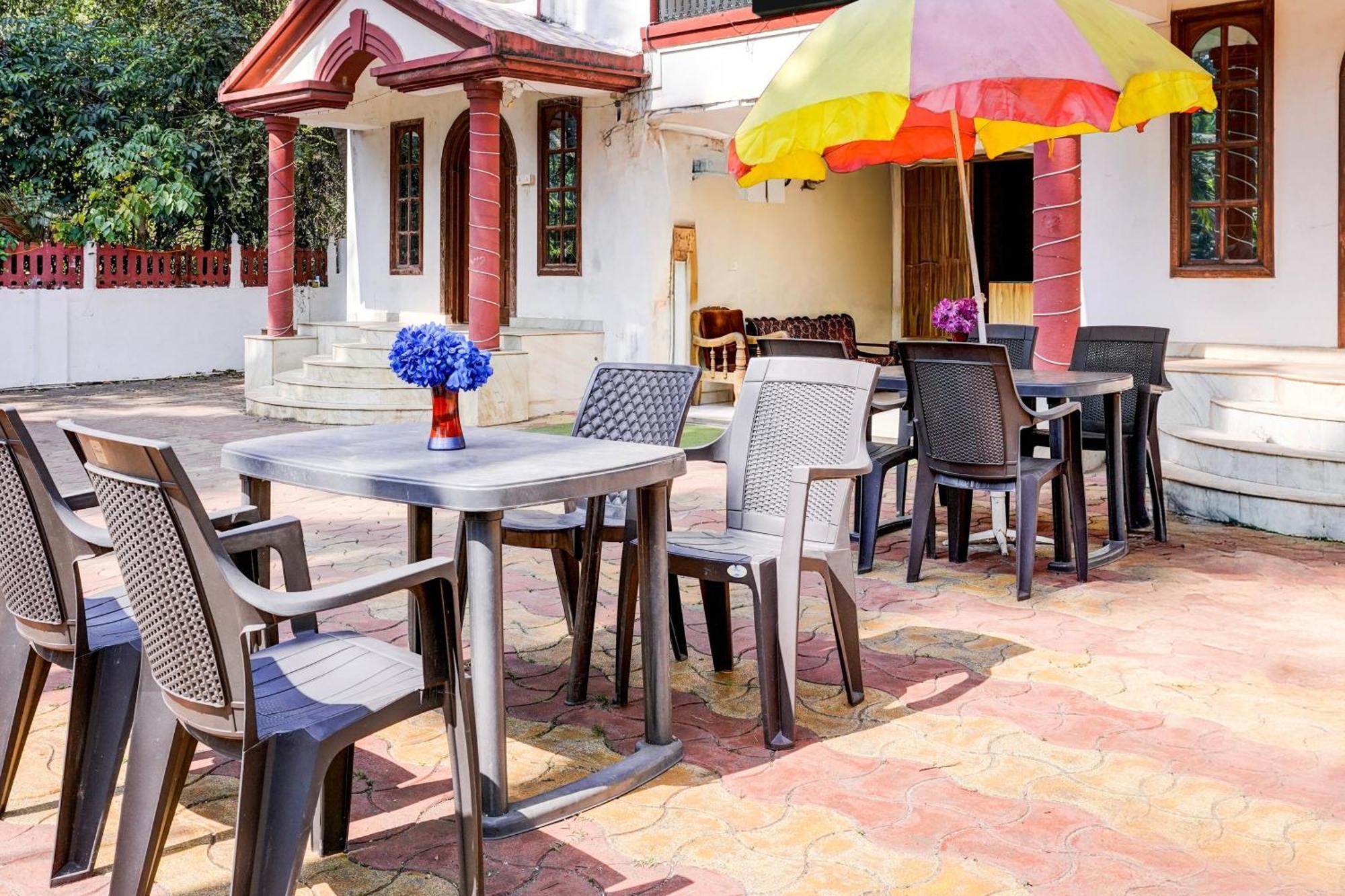 Oyo Flagship Triple Beach Guest House Бенаулим Экстерьер фото